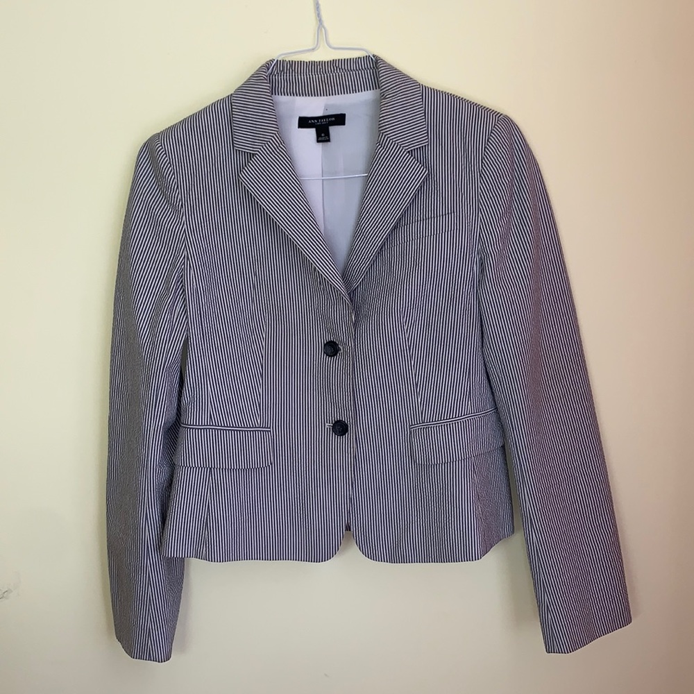 Ann Taylor seersucker spring/summer blazer size 6